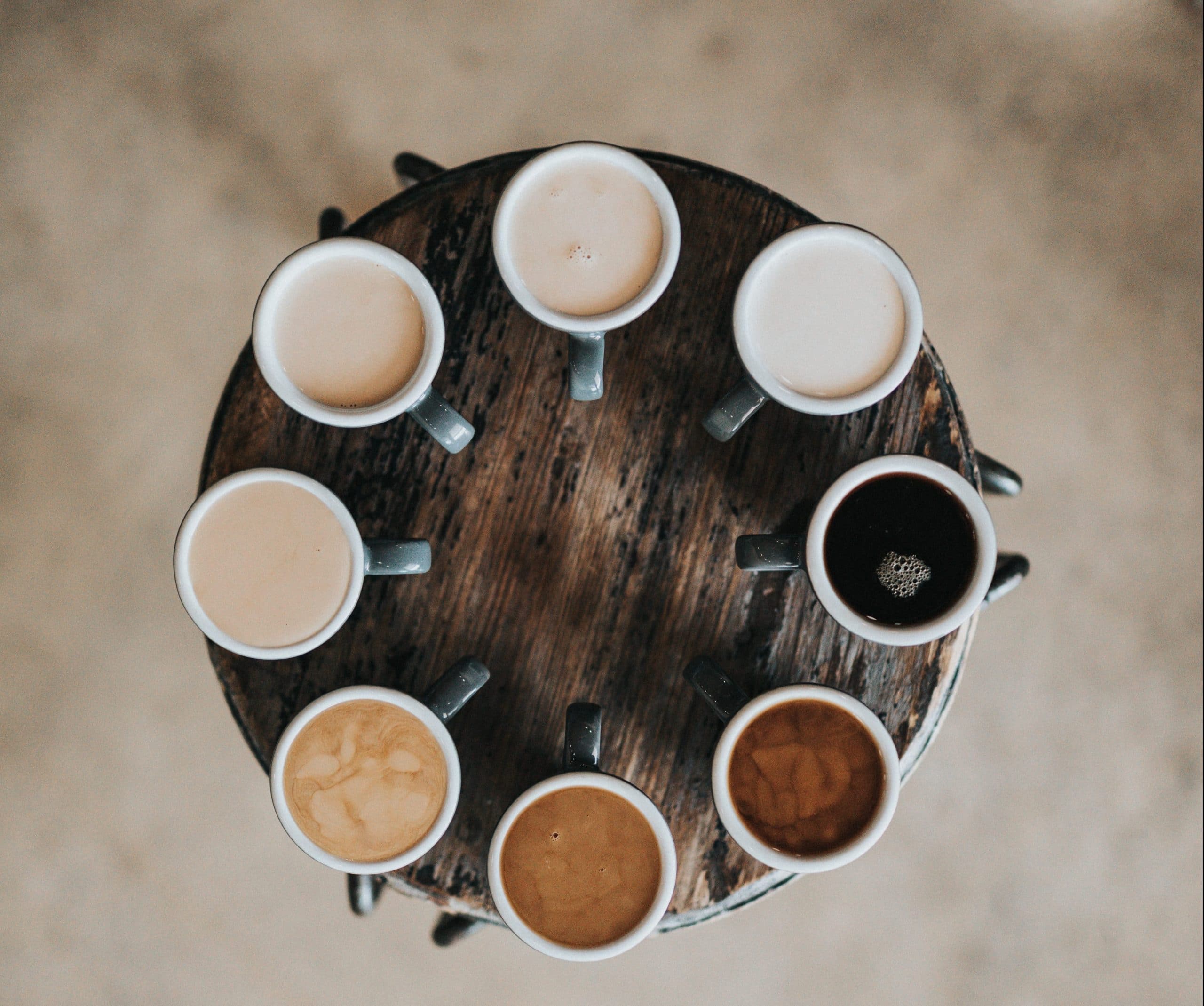 table-coffee-different-cups