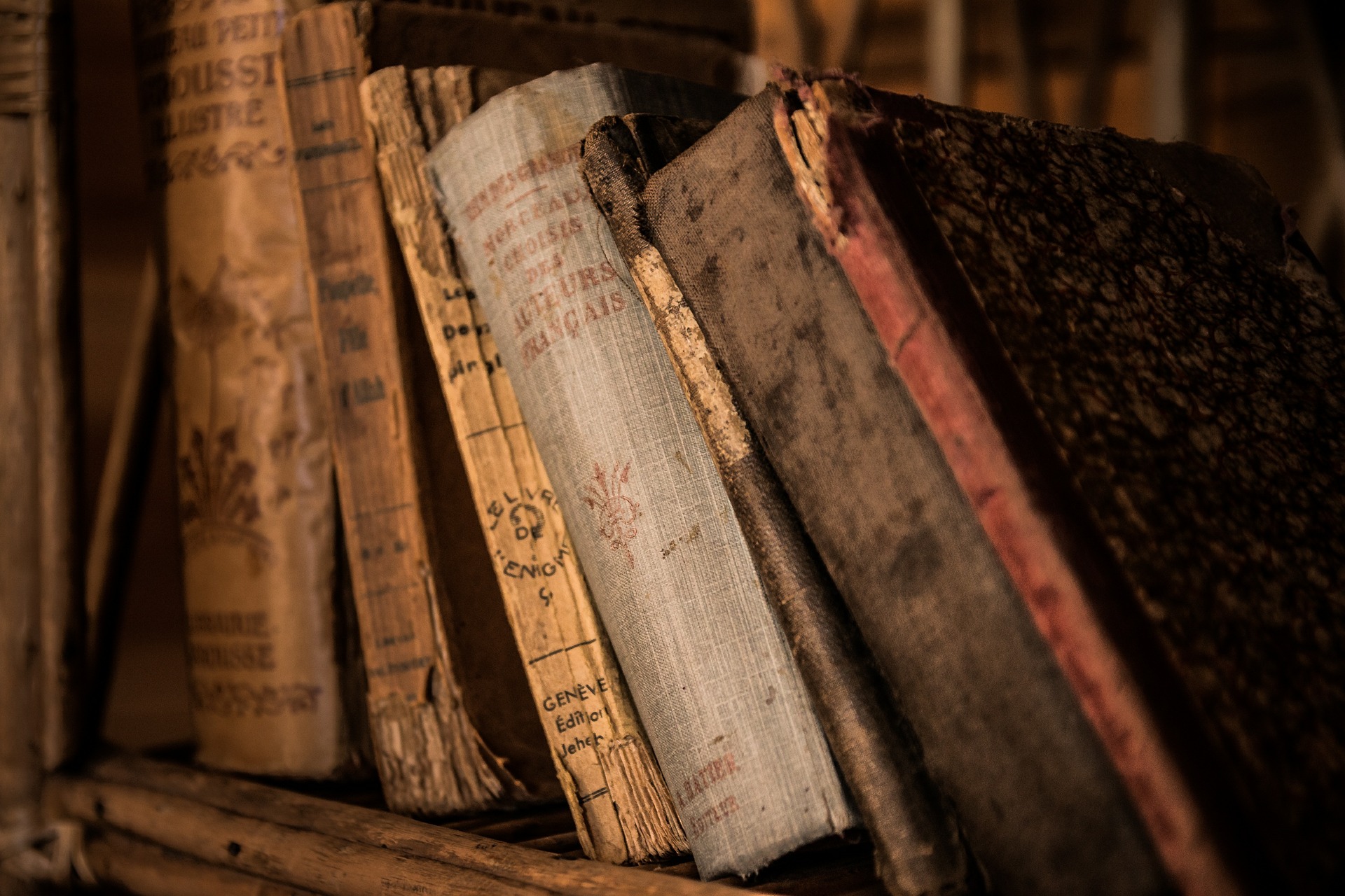There are many translation agencies online, but if you follow these 7 tips, you should be able to choose the right one.