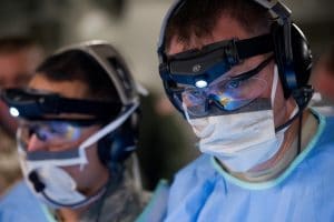 doctors-with-masks-operating