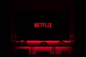netflix-screen-dark-room